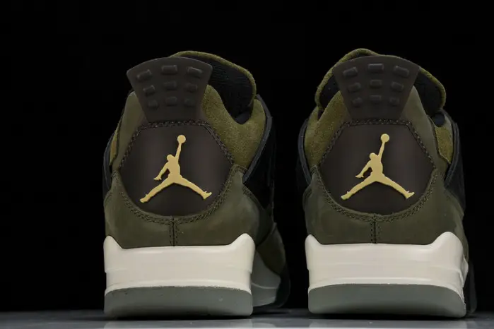 Air Jordan 4 Craft “Medium Olive” 