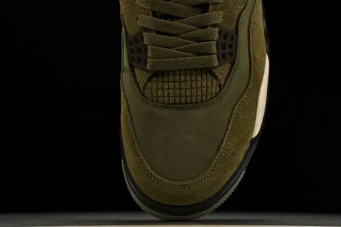 Air Jordan 4 Craft “Medium Olive” 
