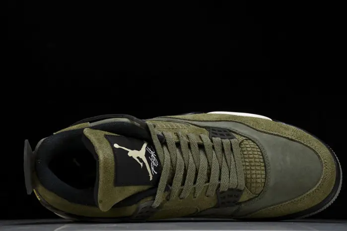 Air Jordan 4 Craft “Medium Olive” 