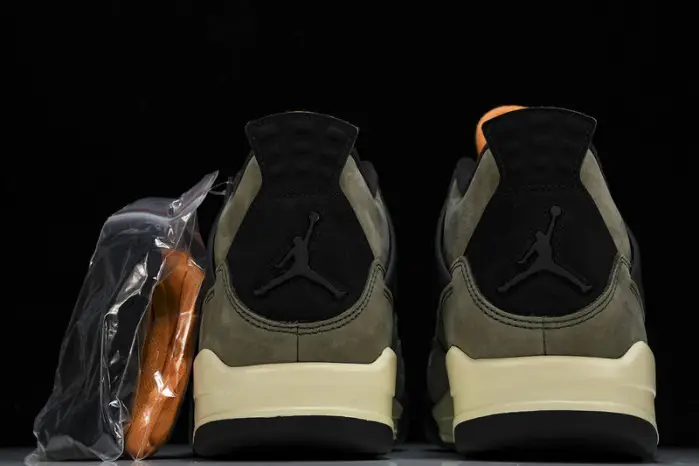 Air Jordan 4 Retro 