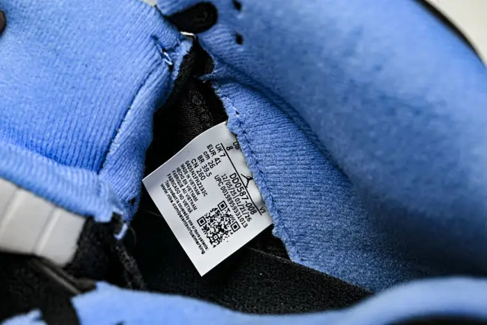 Air Jordan 5 Retro 2026 'Black University Blue' 
