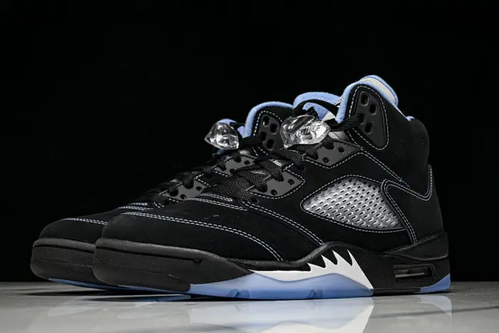 Air Jordan 5 Retro 2026 'Black University Blue' 