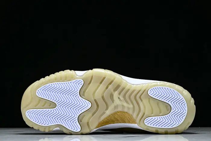 Air Jordan 11 Low   “Mother’s Day” 