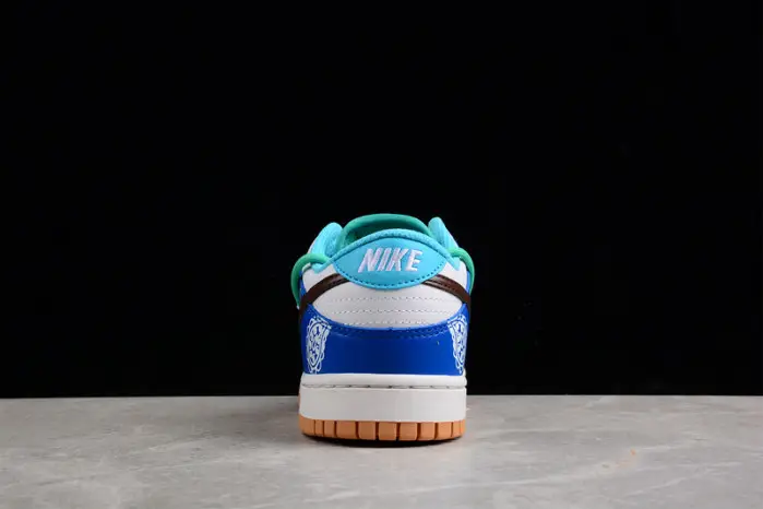 Nk Dunk Low SE "Free .99" 