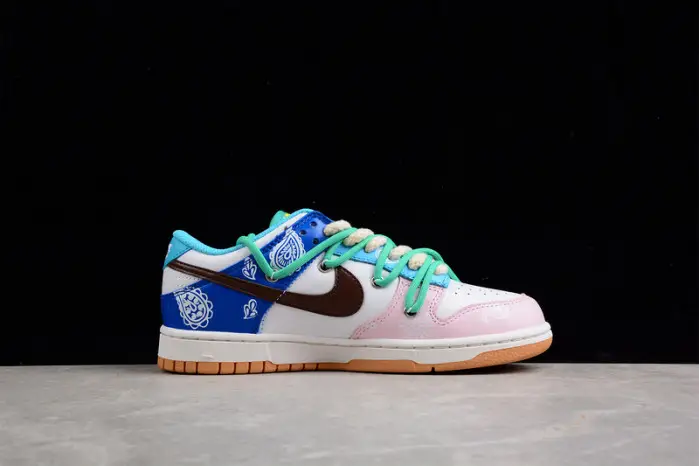 Nk Dunk Low SE "Free .99" 