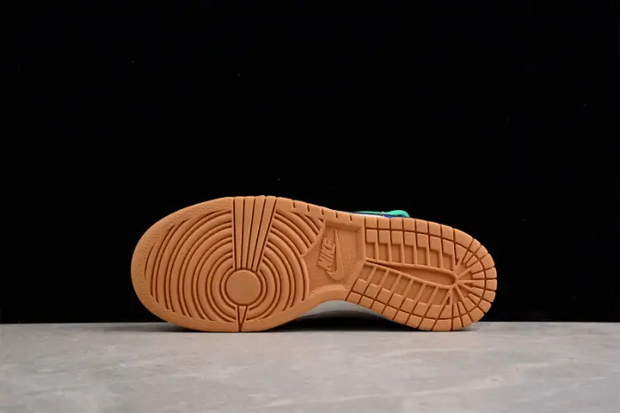 Nk Dunk Low SE "Free .99" 