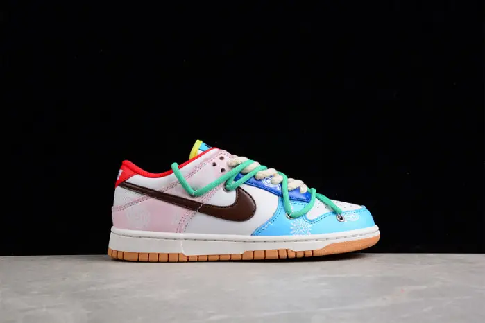 Nk Dunk Low SE "Free .99" 