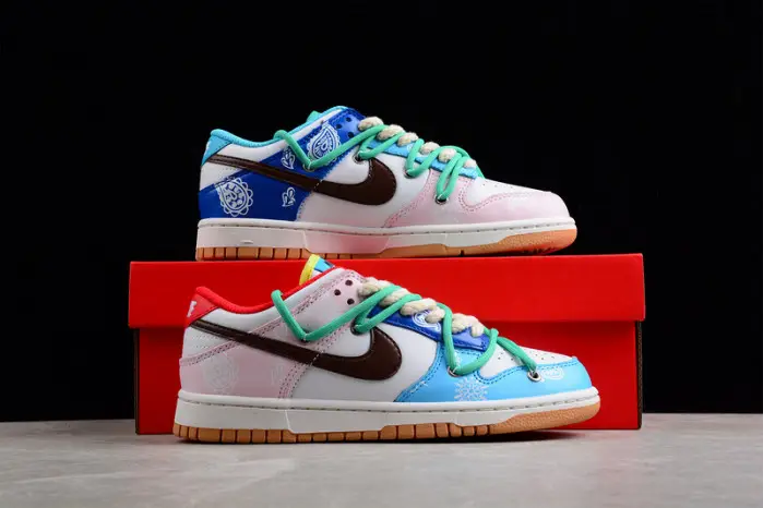 Nk Dunk Low SE "Free .99" 