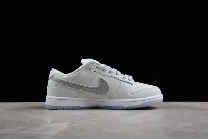 NIKE SB DUNK LOW “White Lobster” 