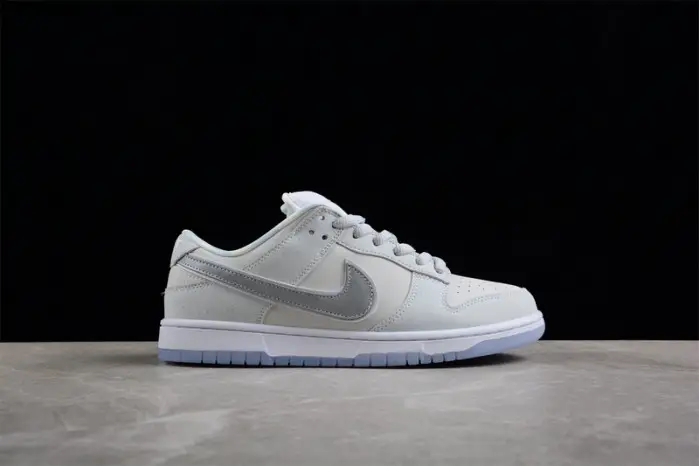 NIKE SB DUNK LOW “White Lobster” 