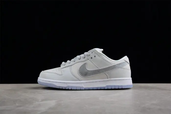 NIKE SB DUNK LOW “White Lobster” 