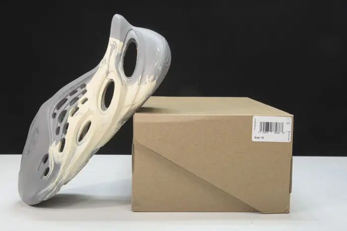 Yeezy Foam RNNR MX Cream Clay  GV 