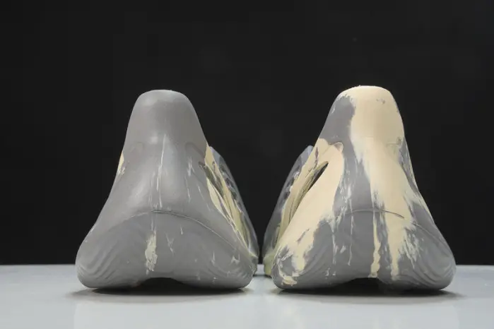 Yeezy Foam RNNR MX Cream Clay  GV 