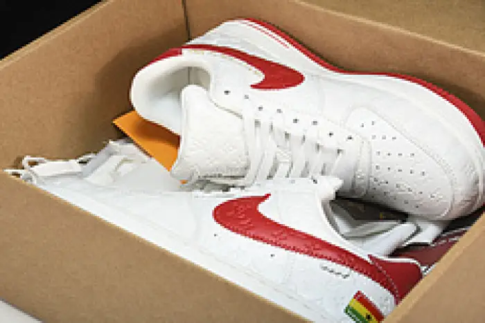 NIKE AIR FORCE 1 