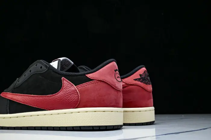 Travis Scott x Air Jordan 1 Low OG 