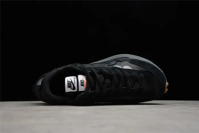 NIKE VAPORWAFFLE SACAI BLACK GUM 