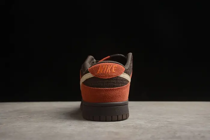 Nike SB Dunk Low  “Red Panda” 